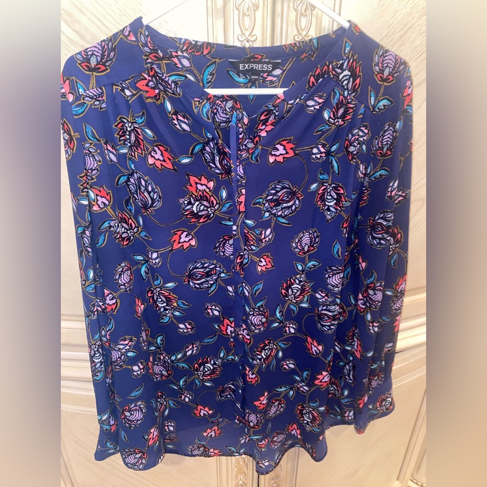 Express Women's Blue Floral Top size Large